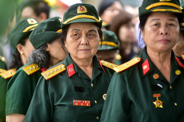 nu lai xe truong son nho lai loi xin loi cua trung tuong dong sy nguyen