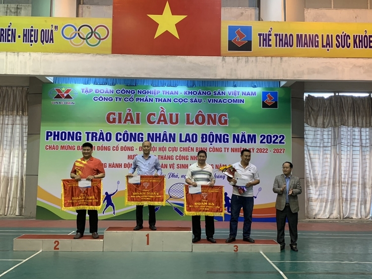 Than Cọc Sáu: Sôi nổi, kịch tính giải cầu lông phong trào hưởng ứng Tháng Công nhân năm 2022
