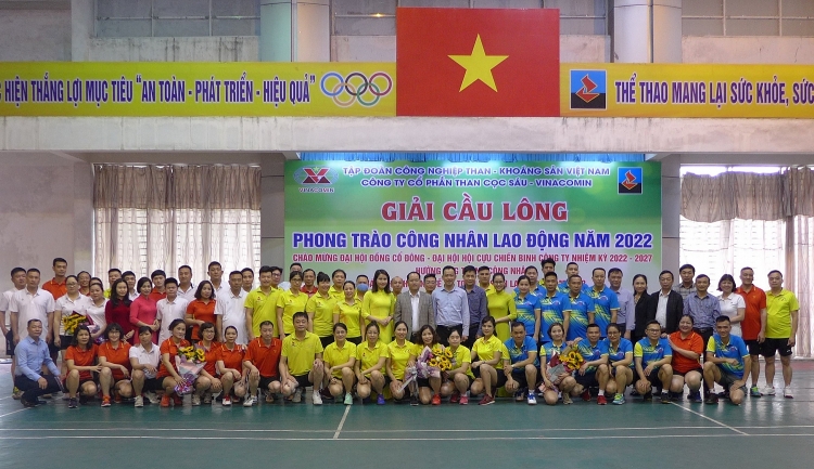 Than Cọc Sáu: Sôi nổi, kịch tính giải cầu lông phong trào hưởng ứng Tháng Công nhân năm 2022