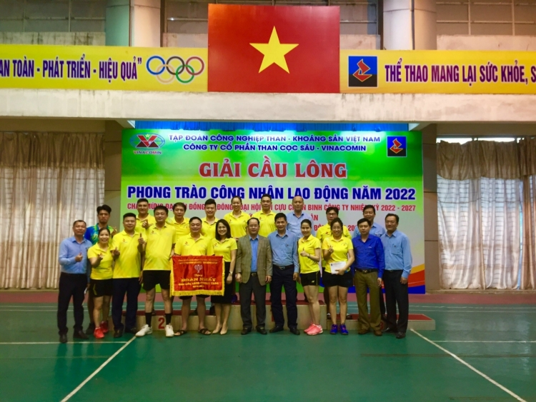 Than Cọc Sáu: Sôi nổi, kịch tính giải cầu lông phong trào hưởng ứng Tháng Công nhân năm 2022
