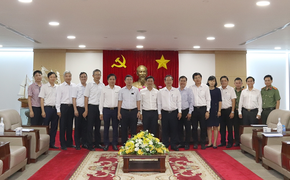 Bàn giải pháp tháo gỡ vướng mắc mặt bằng dự án truyền tải điện đi qua tỉnh Bình Dương