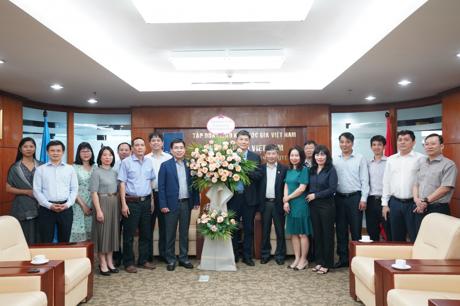 Lãnh đạo Petrovietnam chúc mừng VPI nhân Ngày Khoa học và Công nghệ Việt Nam