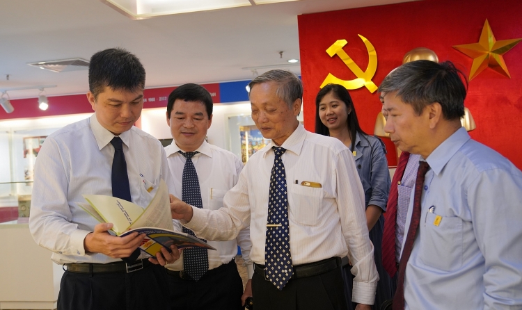 vpi va idt hop tac san xuat cung cap san pham moi