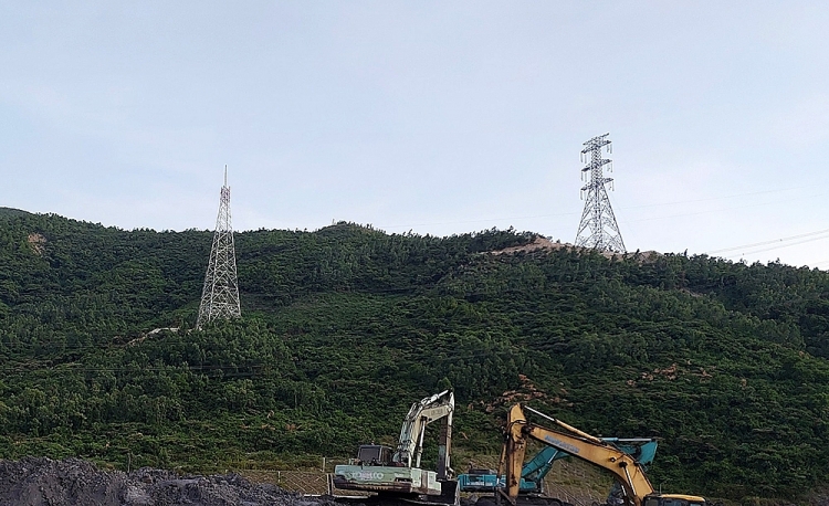Công đoàn EVNNPT động viên lực lượng thi công đường dây 500kV mạch 3