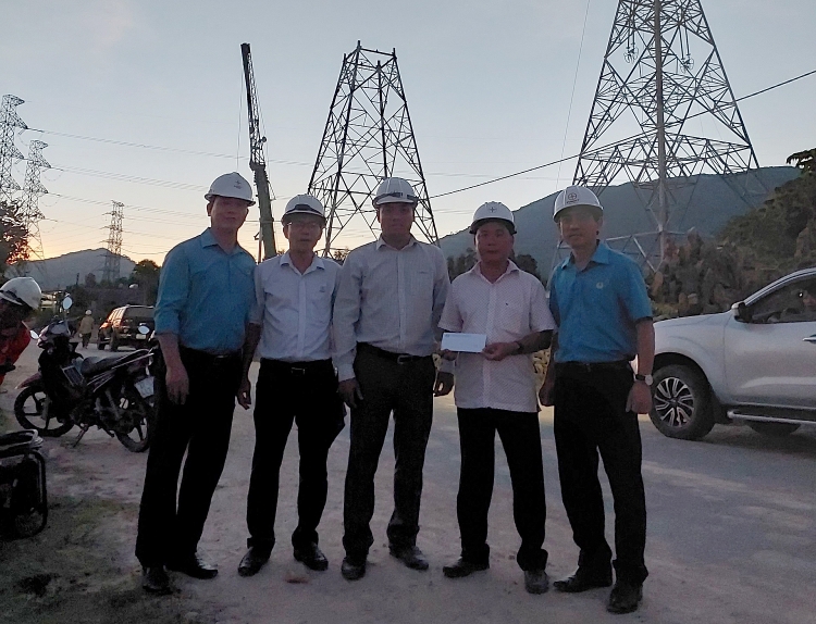 Công đoàn EVNNPT động viên lực lượng thi công đường dây 500kV mạch 3