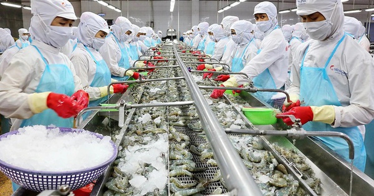 Tin tức kinh tế ngày 30/08: Sẽ bỏ giá ưu đãi cố định cho điện mặt trời áp mái