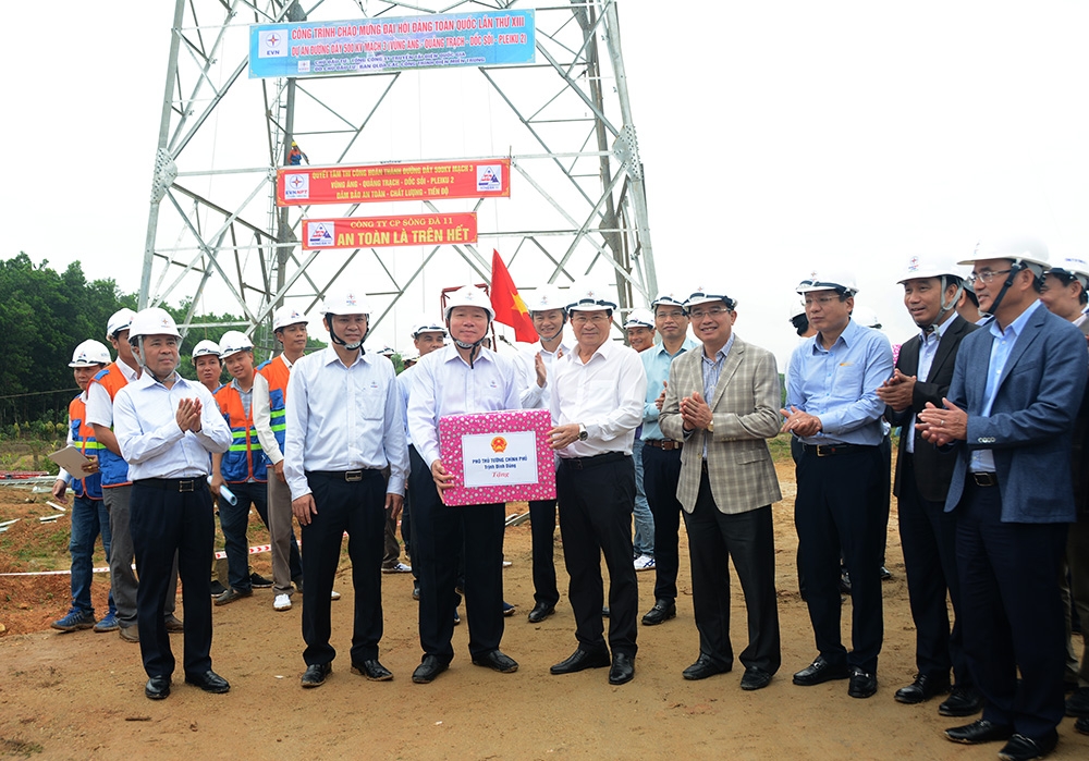 Đóng điện thông tuyến đường dây 500kV mạch 3