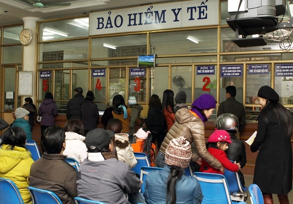 Thủ tướng yêu cầu xem xét nội dung báo chí phản ánh về bảo hiểm y tế