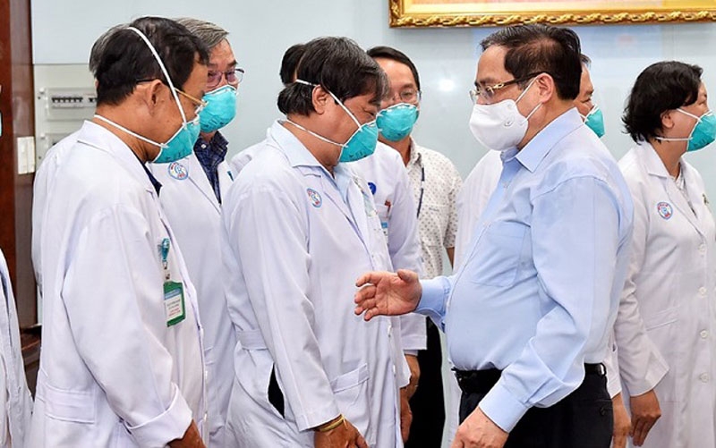 Thủ tướng yêu cầu khen thưởng kịp thời tập thể, cá nhân trong phòng, chống COVID-19