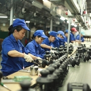 Kéo dài thí điểm quản lý lao động, tiền lương ở một số tập đoàn kinh tế, tổng công ty Nhà nước