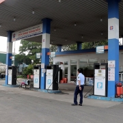 Tin tức kinh tế ngày 5/9: Thêm 5 doanh nghiệp xăng dầu đầu mối bị tước giấy phép