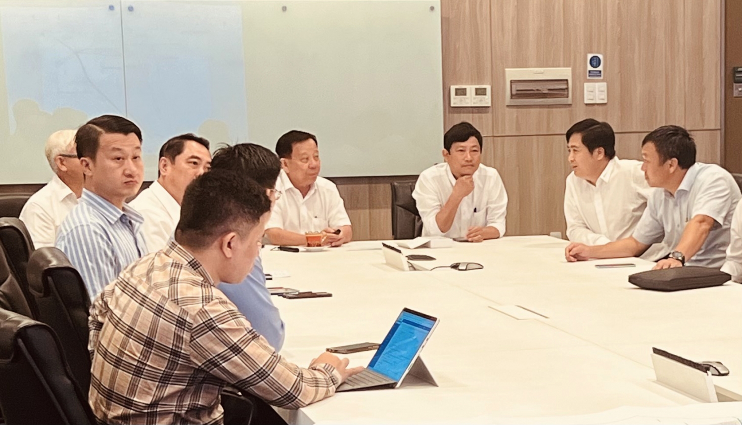 Gỡ vướng mắc mặt bằng dự án truyền tải điện tại Bình Dương