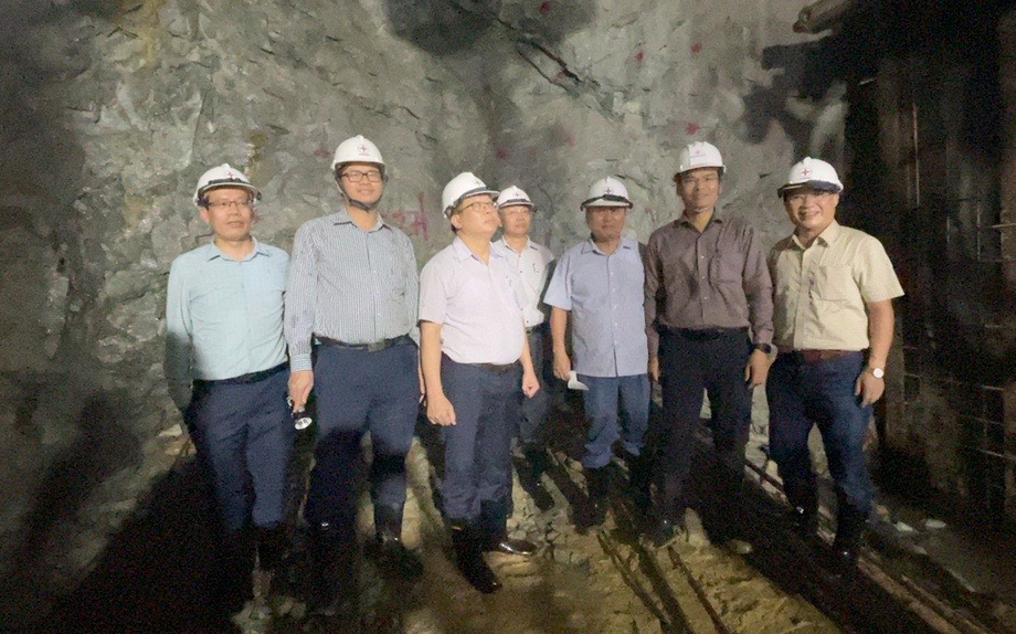 Lãnh đạo EVN kiểm tra công trường và rà soát tiến độ thi công dự án NMTĐ Ialy mở rộng