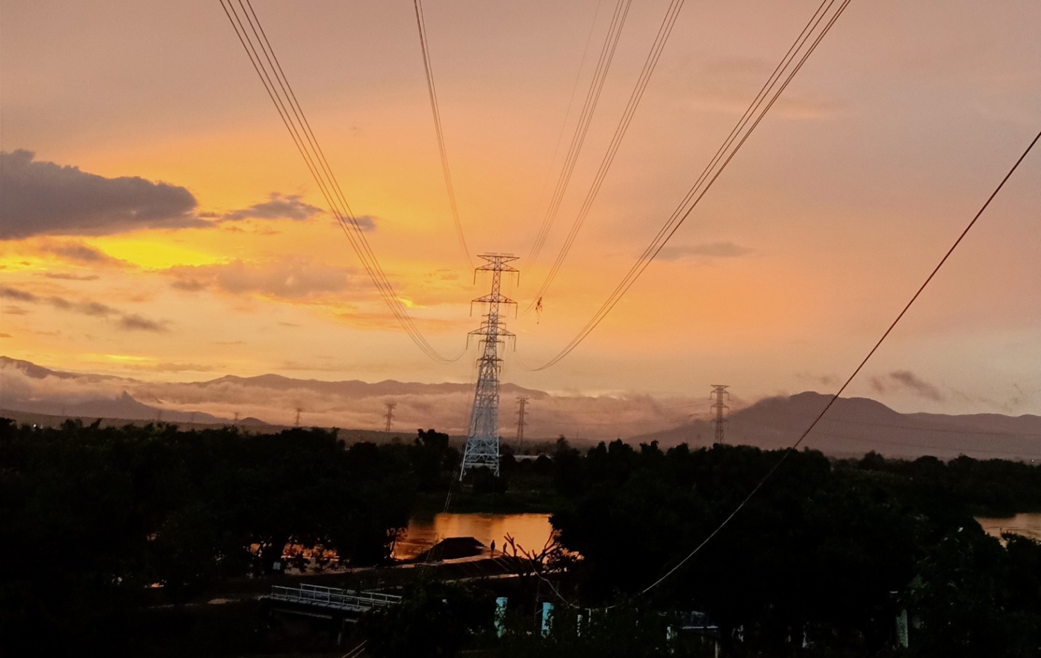 Thi công cụm công trình giải tỏa công suất NMNĐ BOT Vân Phong 1: Thế “chân tường” cùng nỗ lực của EVN và EVNNPT