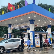 Giảm trích lập Quỹ bình ổn, giá xăng dầu vẫn tăng nhẹ