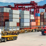 Xuất nhập khẩu có dấu hiệu “giảm tốc”
