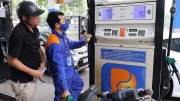 Có nên để doanh nghiệp tự quyết giá bán lẻ xăng dầu?