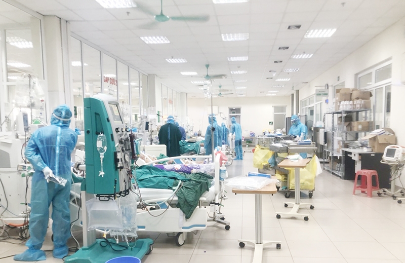 Thủ tướng yêu cầu Bộ Y tế tìm giải pháp ngăn chặn, đẩy lùi ca nặng và tử vong do COVID-19