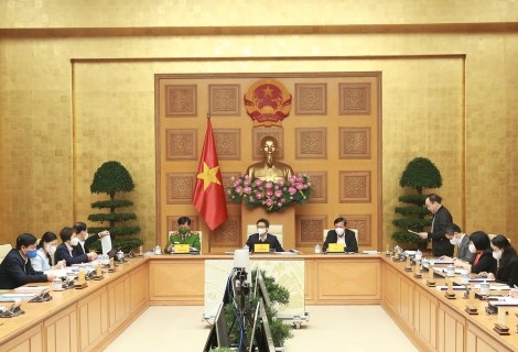 Phó Thủ tướng Vũ Đức Đam: Không để người đang cách ly, tự điều trị tại nhà không có Tết