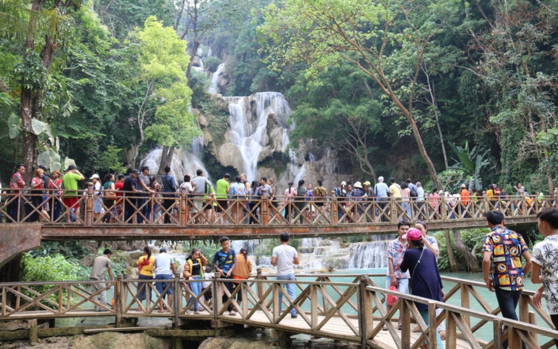 Lào chính thức mở cửa đón du khách nước ngoài