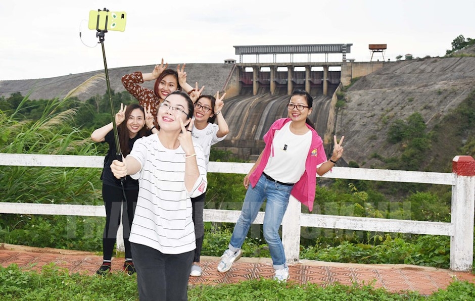 Nét đẹp trên Nhà máy thủy điện Ialy