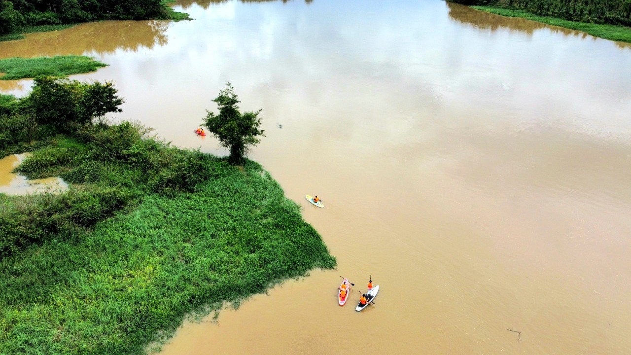 Trải nghiệm chèo Sup trên sông Sêrêpốk