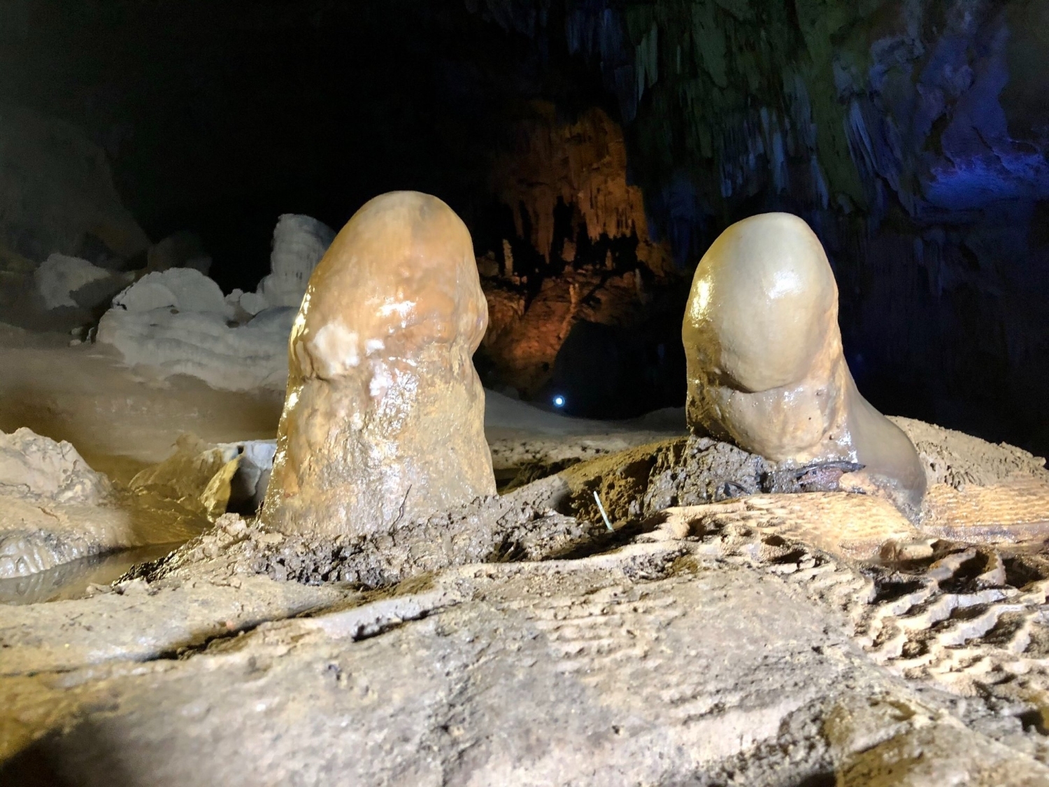 Ngẩn ngơ vẻ đẹp Ngườm Ngao
