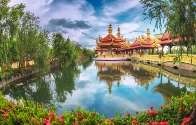 Chùa Vạn Phước: Tiên cảnh trần gian giữa vùng đầm lầy, cây dại khô cằn