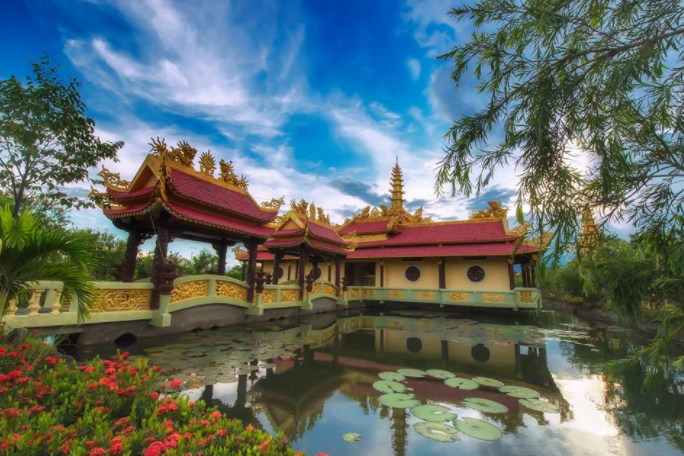 Chùa Vạn Phước: Tiên cảnh trần gian giữa vùng đầm lầy, cây dại khô cằn
