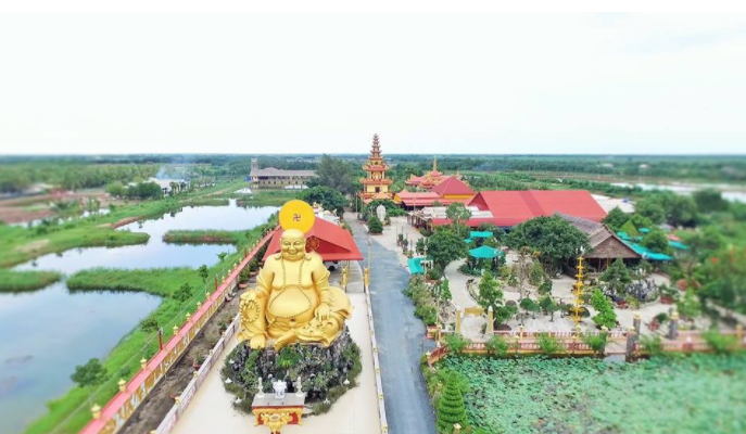 Chùa Vạn Phước: Tiên cảnh trần gian giữa vùng đầm lầy, cây dại khô cằn