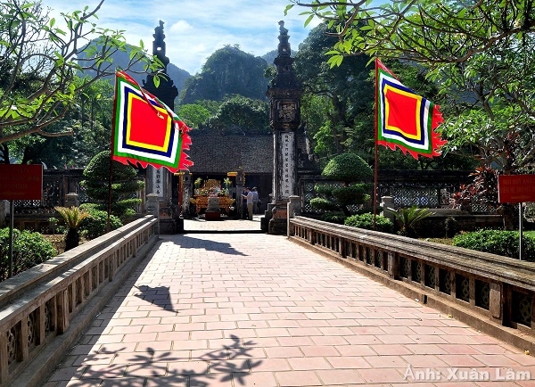 Đầu năm chiêm bái những ngôi đền, chùa nổi tiếng linh thiêng ở Ninh Bình