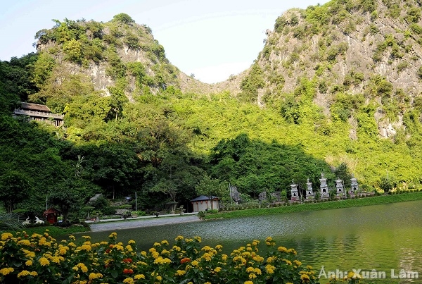Đầu năm chiêm bái những ngôi đền, chùa nổi tiếng linh thiêng ở Ninh Bình