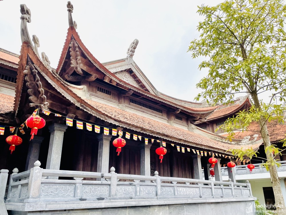 Kiến trúc độc đáo ngôi chùa bằng gỗ lớn nhất xứ Nghệ