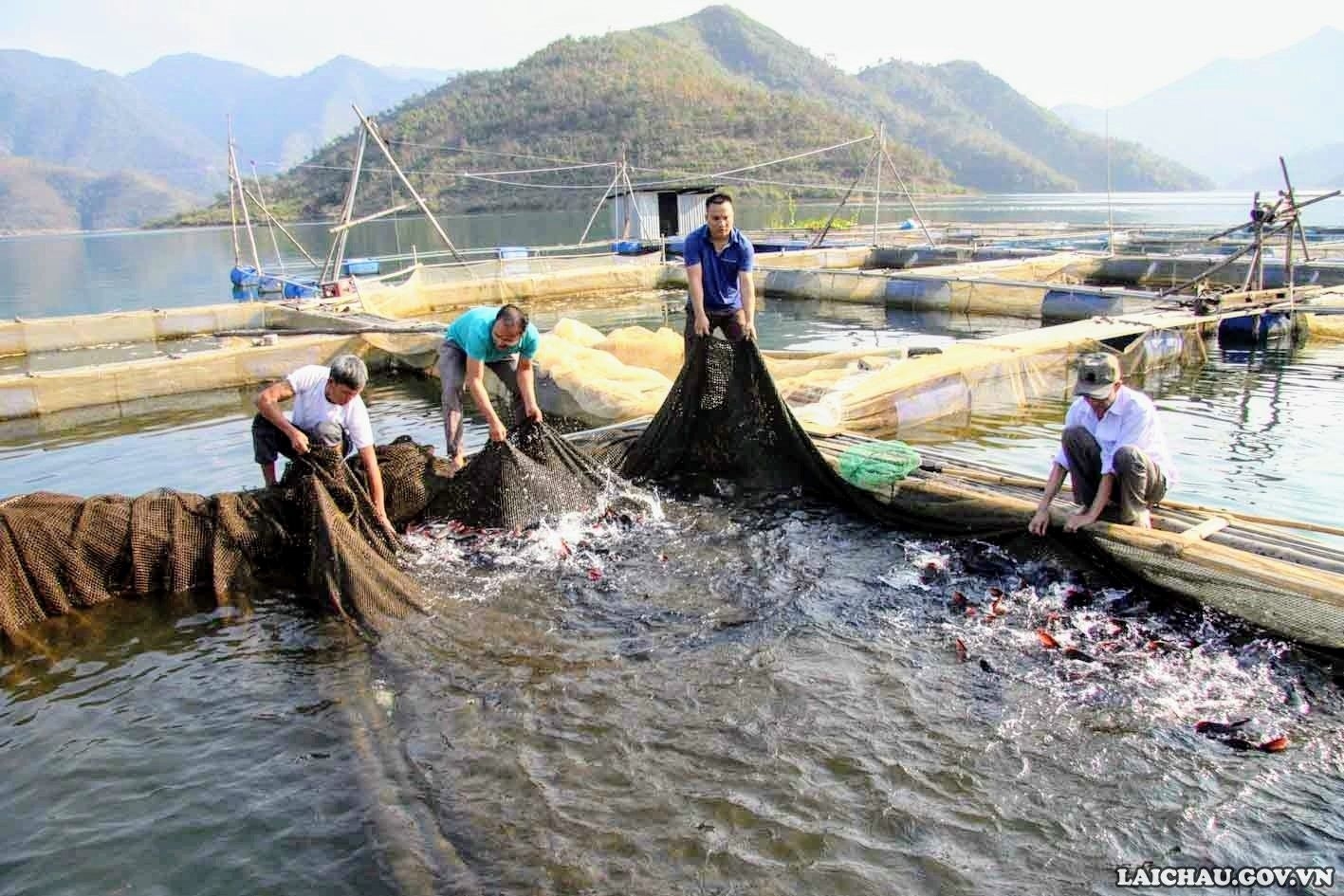 Trải nghiệm mới tại lòng hồ thủy điện Bản Chát