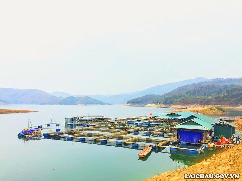 Trải nghiệm mới tại lòng hồ thủy điện Bản Chát