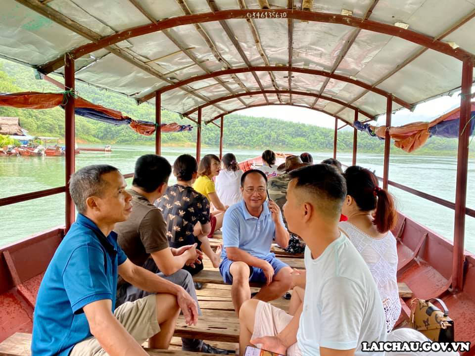Trải nghiệm mới tại lòng hồ thủy điện Bản Chát