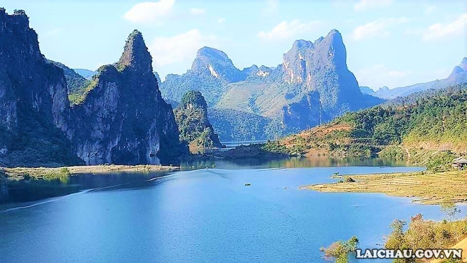 Trải nghiệm mới tại lòng hồ thủy điện Bản Chát