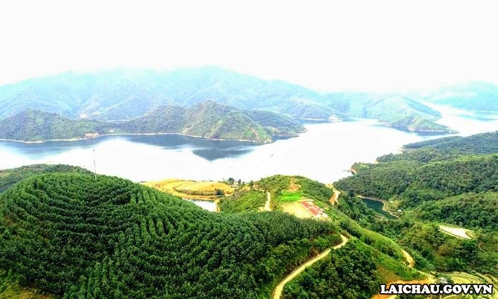 Trải nghiệm mới tại lòng hồ thủy điện Bản Chát