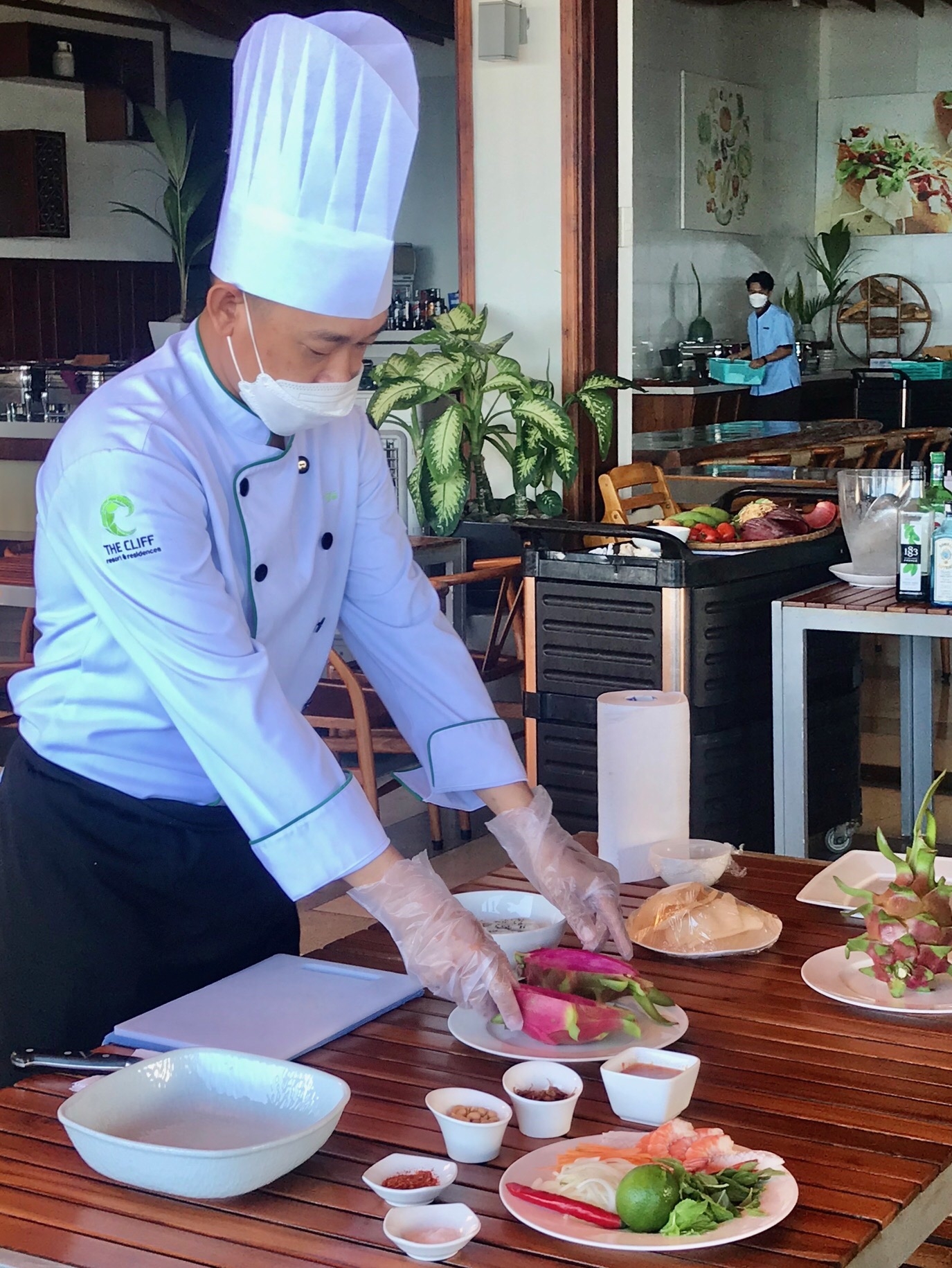 Vấn vương món gỏi hải sản thanh long
