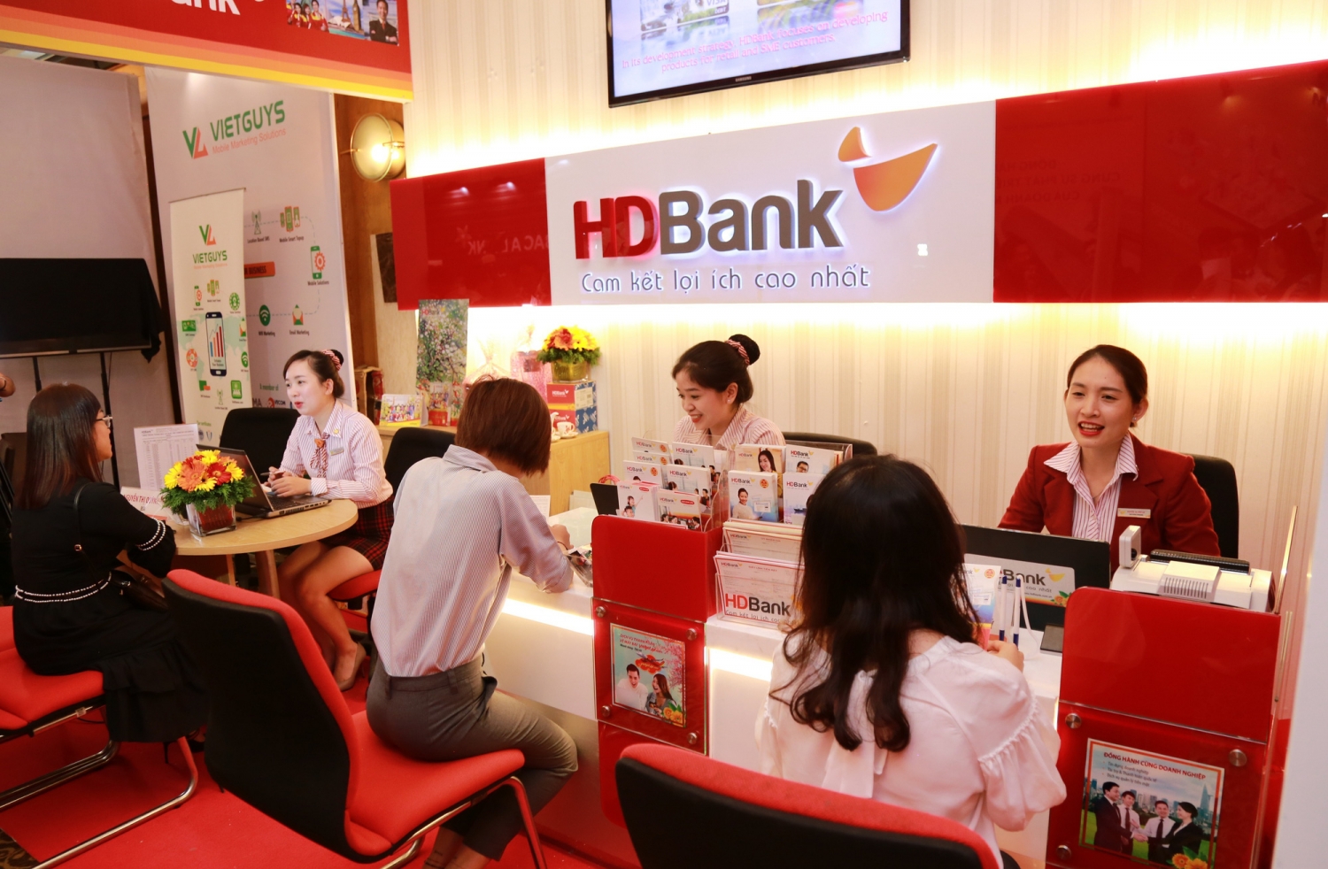 Tin ngân hàng ngày 18/4: