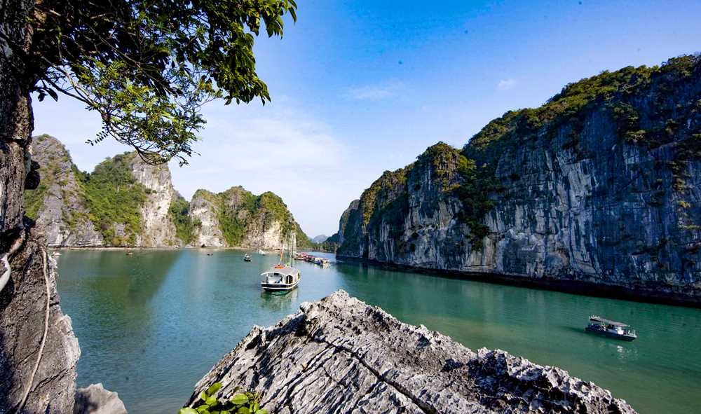 Vụng Hà - Thiên đường của đá và nước