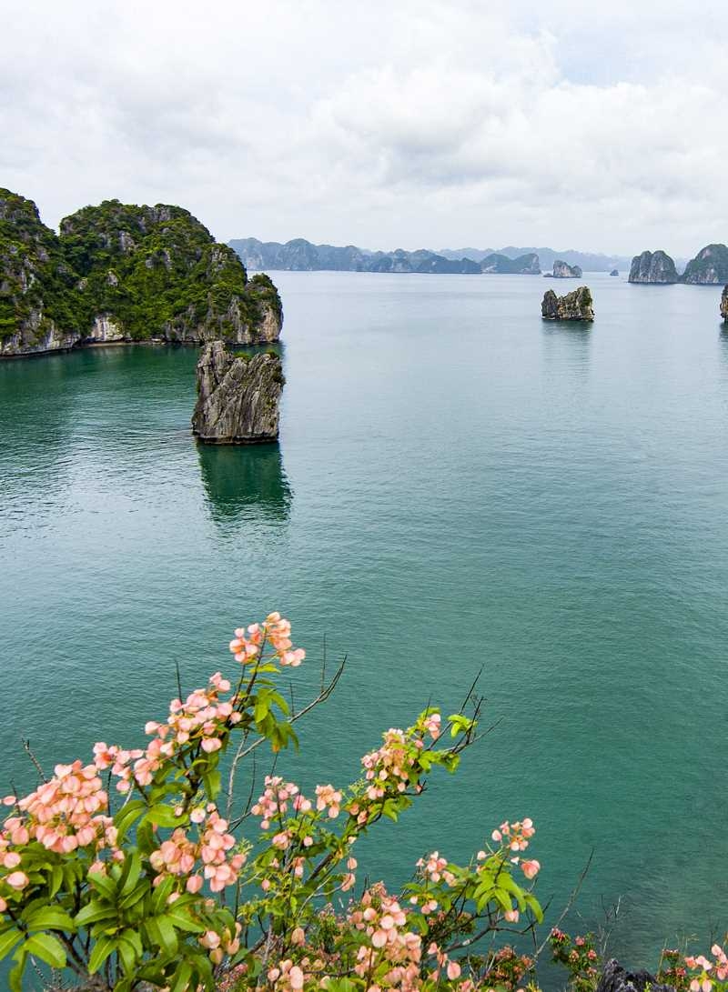 Vụng Hà - Thiên đường của đá và nước