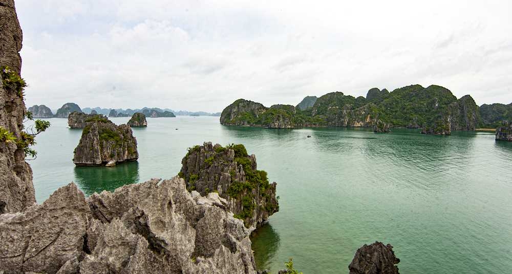 Vụng Hà - Thiên đường của đá và nước