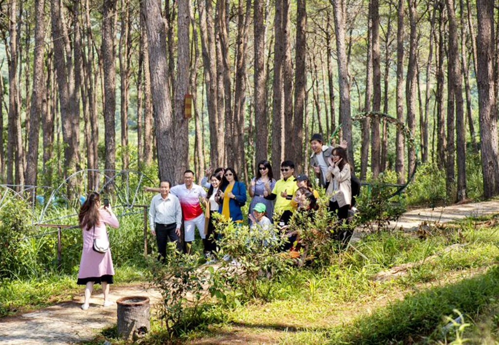 Đến A Lưới nghe khèn, ngắm núi rừng và thư giãn