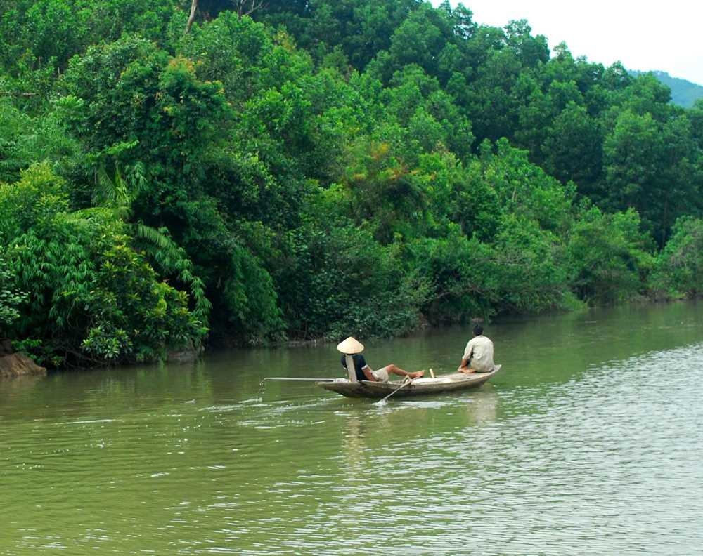 Trải nghiệm bơi thuyền trên sông Ba Chẽ