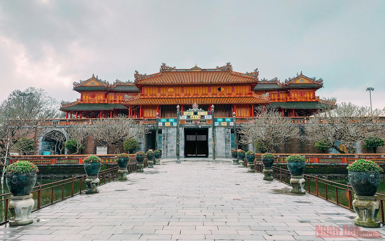 Chiêm ngưỡng lát cắt thời gian trên dấu tích Kinh thành Huế