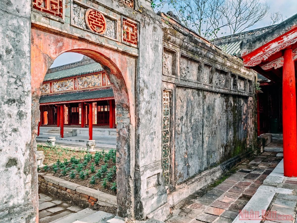 Chiêm ngưỡng lát cắt thời gian trên dấu tích Kinh thành Huế