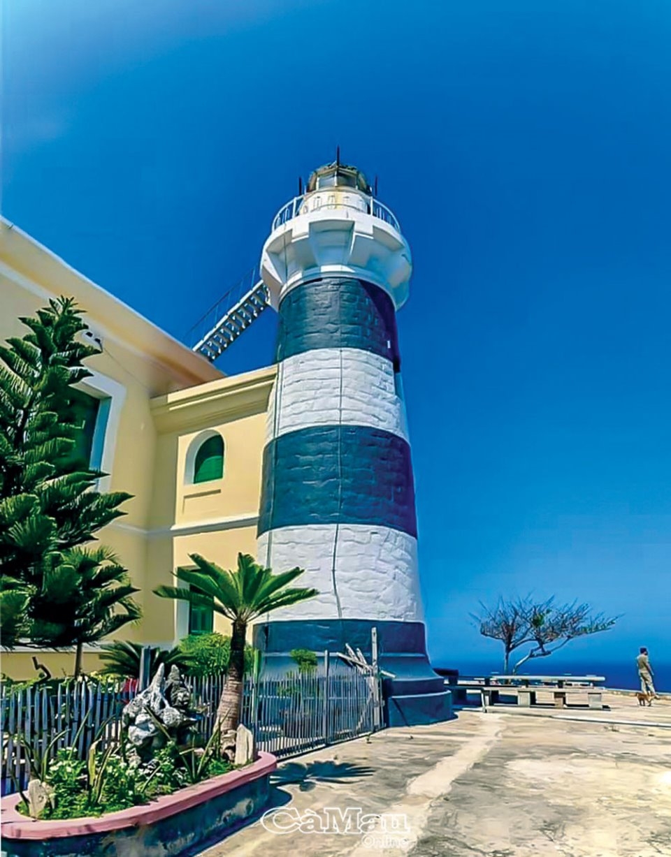 Biếc xanh đảo Bích Ðầm