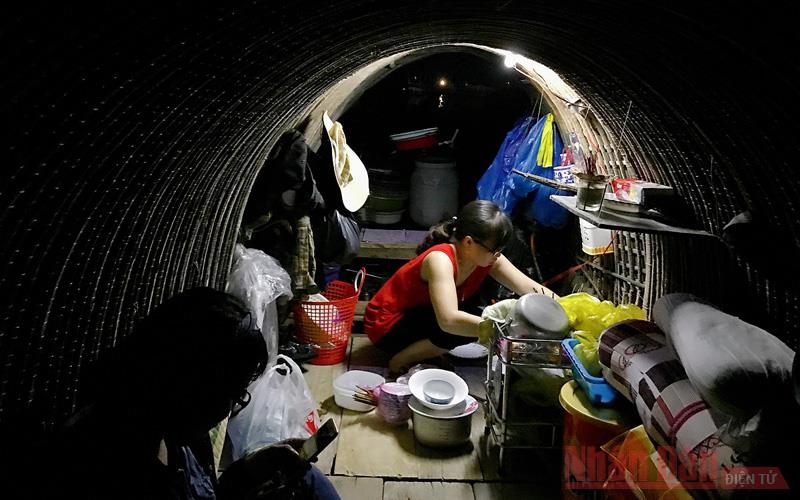 Lênh đênh đầm phá Cầu Hai, cửa biển Tư Hiền