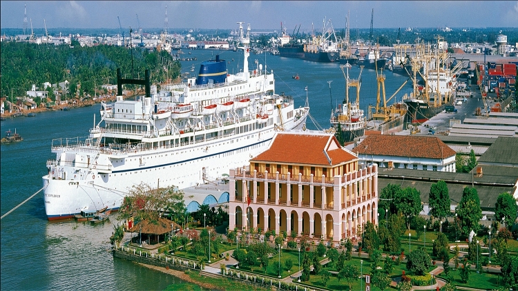 Du lịch TP.HCM sôi động với nhiều điểm đến hấp dẫn